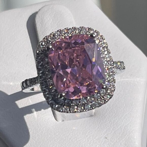 Cluster Faux Diamond Cocktail Ring size 8 Brand New - Picture 5 of 12